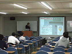 大阪会場(電子科学研究所会議室)での様子